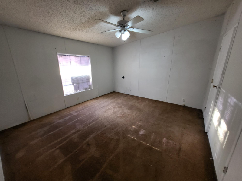 829 Louise St - Photo 7 of 12