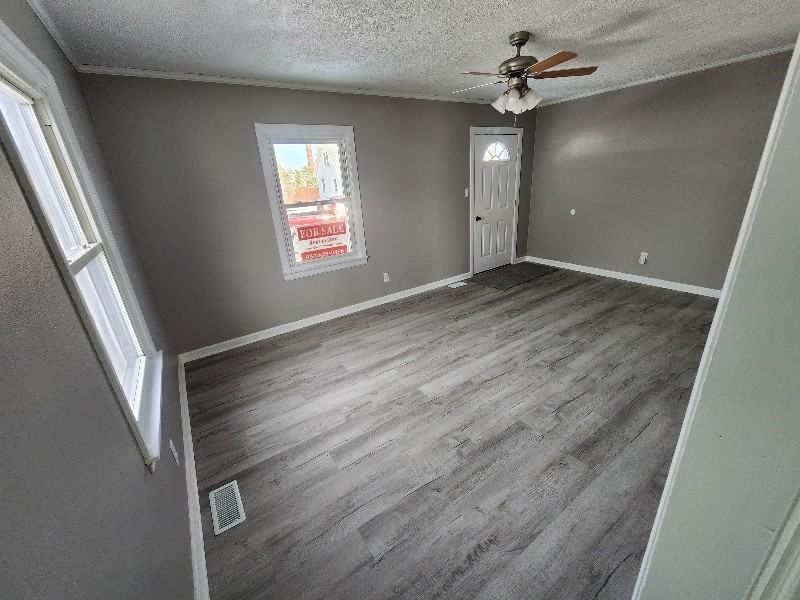 229 New St - Photo 5 of 14