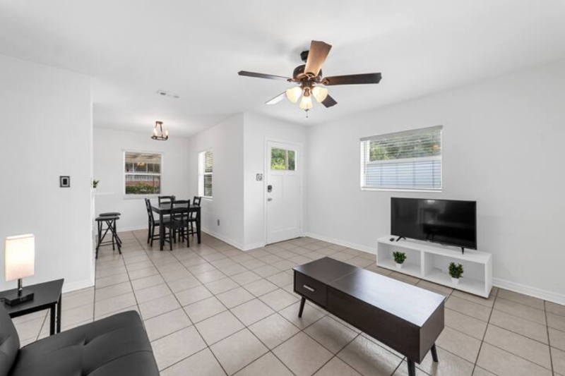 2637 Ernest St - Photo 3 of 12