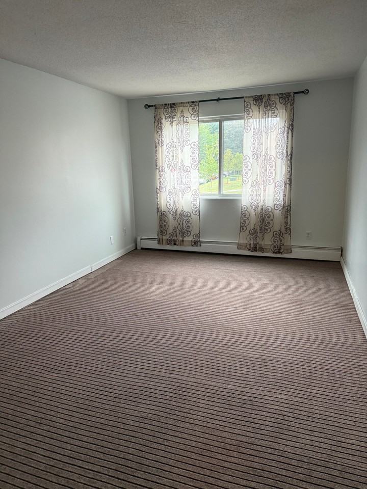 8 Lancelot Ct #13 - Photo 7 of 14