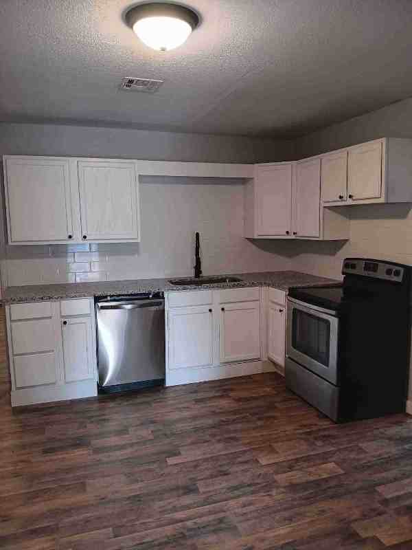 421 E 8th Ave - Photo 4 of 20