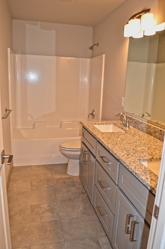 6923 Lennon Ln Ne - Photo 5 of 17
