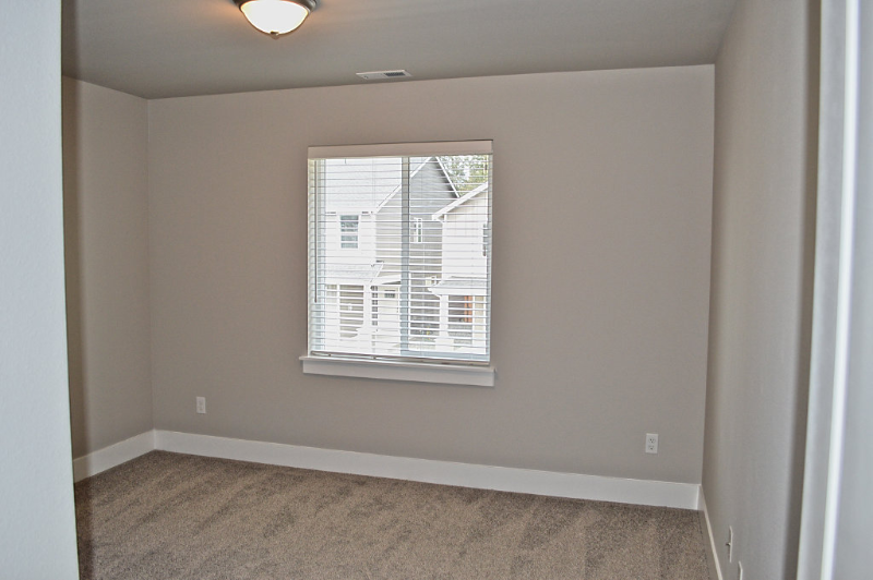 6923 Lennon Ln Ne - Photo 7 of 17