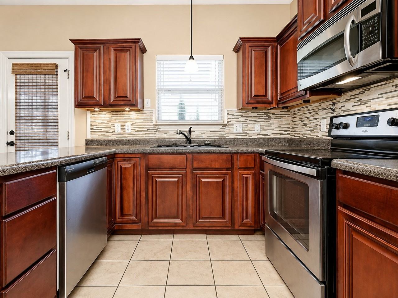 1252 N Cannondale Dr - Photo 3 of 13