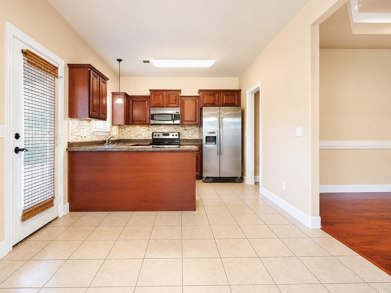 1252 N Cannondale Dr - Photo 5 of 13