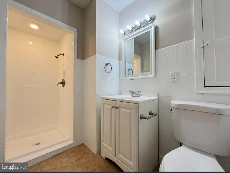 5929 Woodcrest Ave - Photo 6 of 11