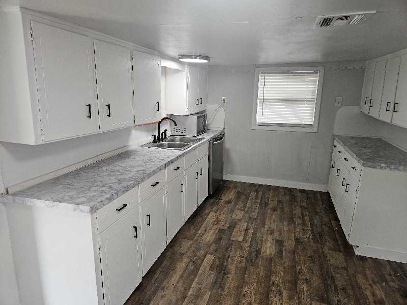 518 E Jefferson Ave - Photo 6 of 15