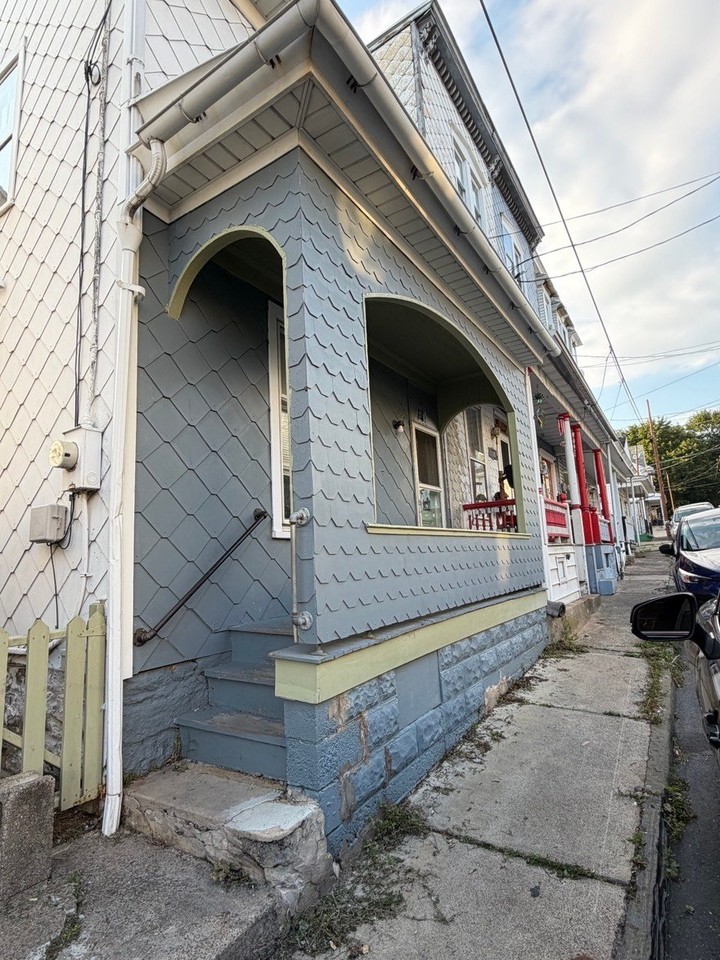 214 N Vine St - Photo 2 of 13