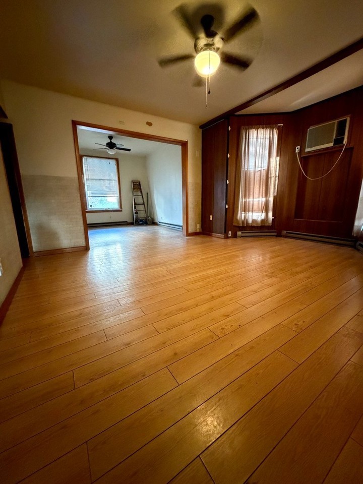 214 N Vine St - Photo 4 of 13