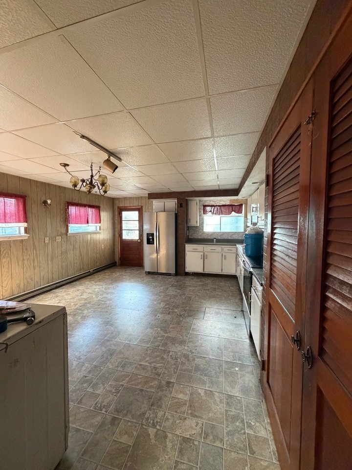214 N Vine St - Photo 6 of 13