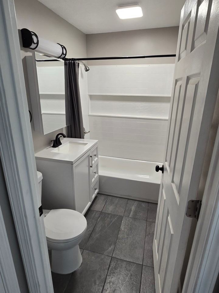 2028 W Forest Dr - Photo 4 of 8
