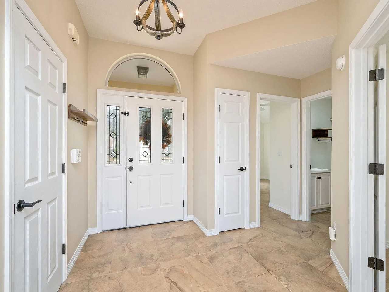 1905 Mistral Ln W - Photo 4 of 38