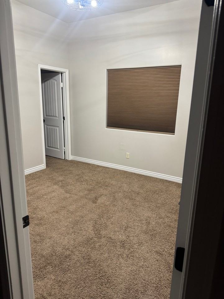 10258 E 38th Ln - Photo 5 of 8