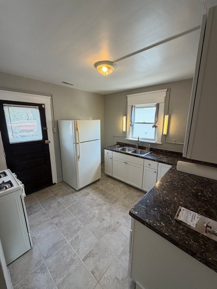 4435 State Rd - Photo 3 of 12