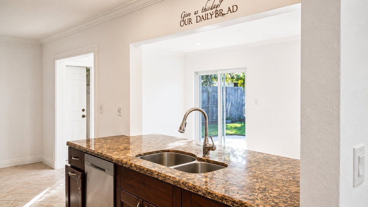 5160 Sw 8th St - Photo 3 of 20