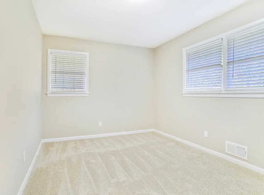 844 Parkstone Dr - Photo 2 of 13