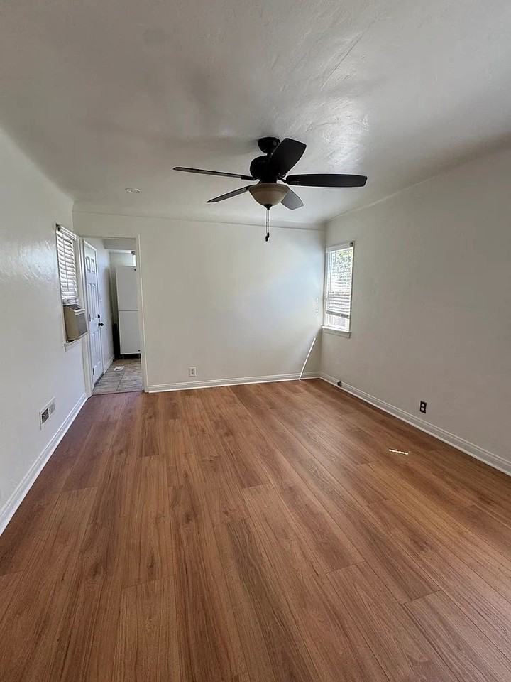 1640 N Frederic St - Photo 4 of 16