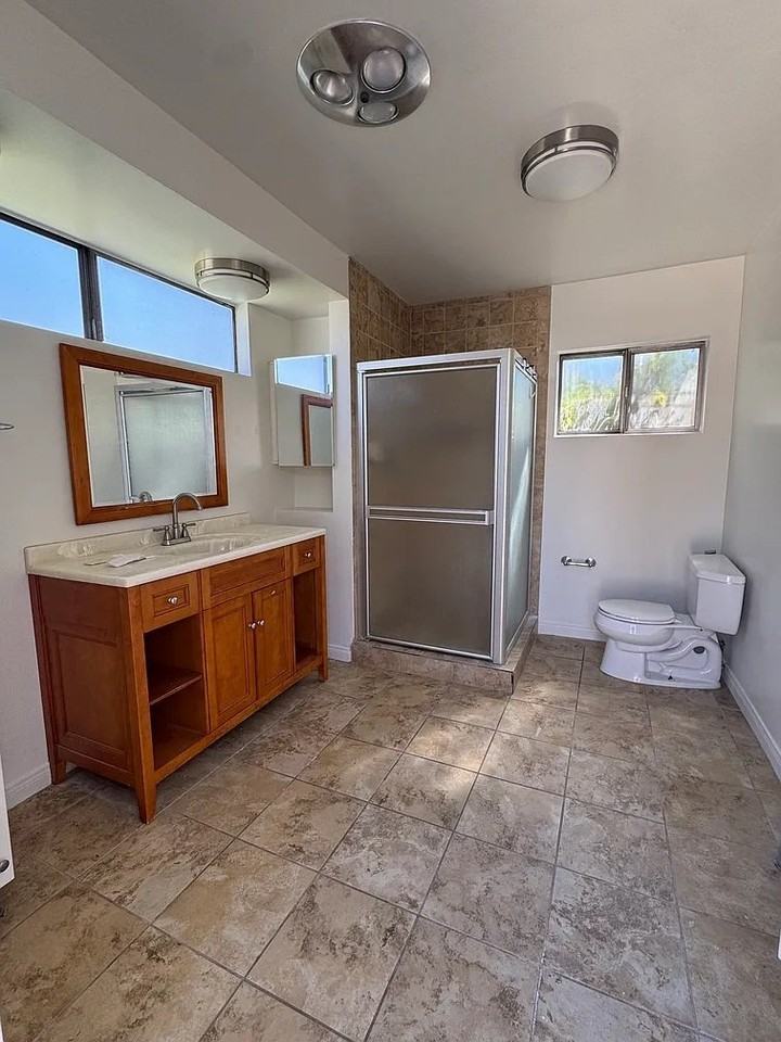 1640 N Frederic St - Photo 5 of 16