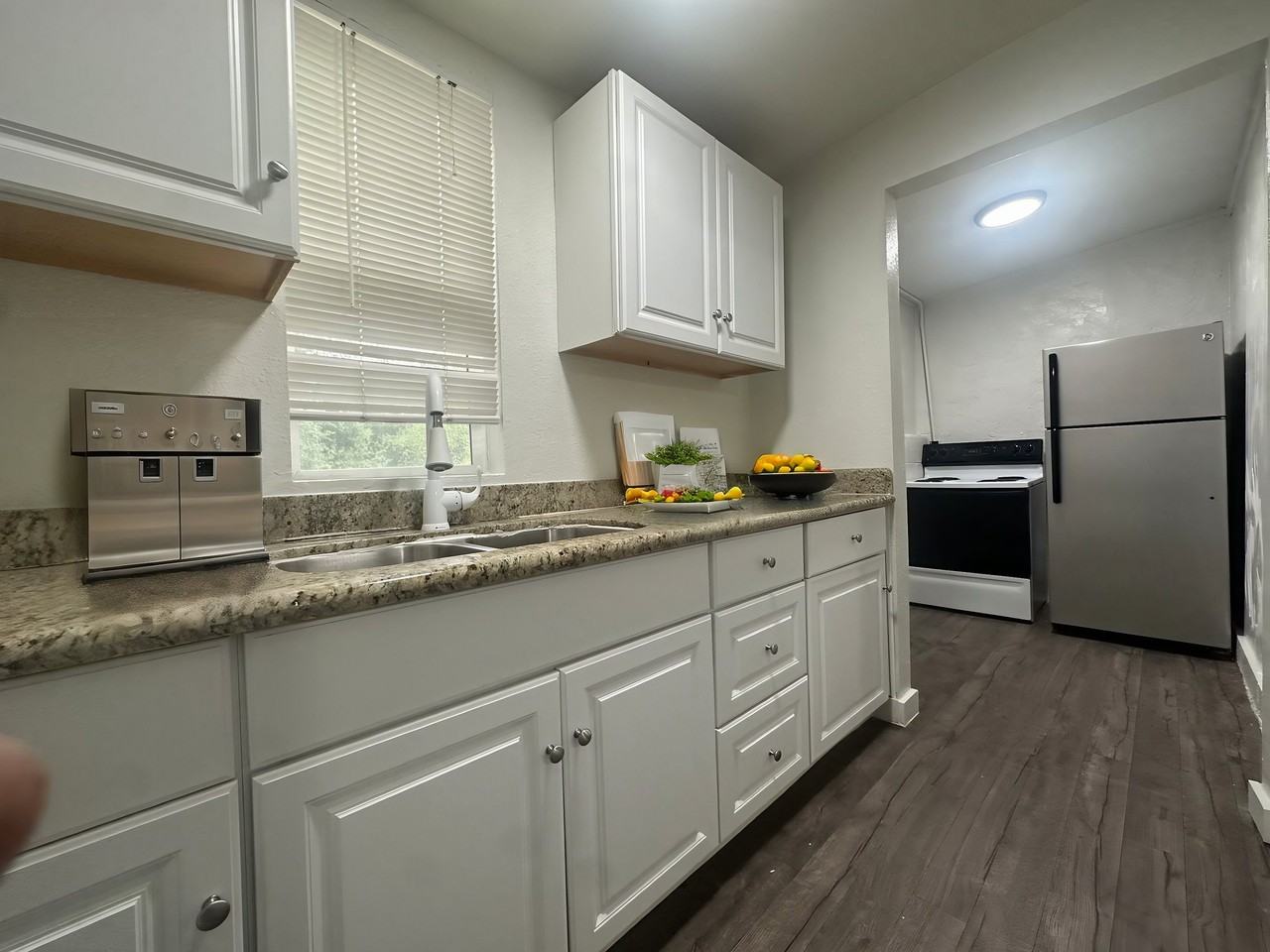 614 E St #9 - Photo 3 of 8