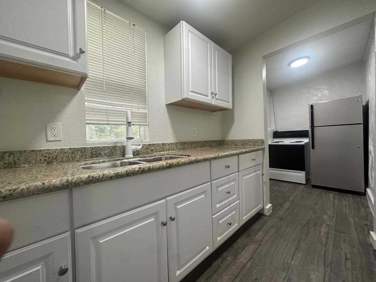 614 E St #9 - Photo 4 of 8