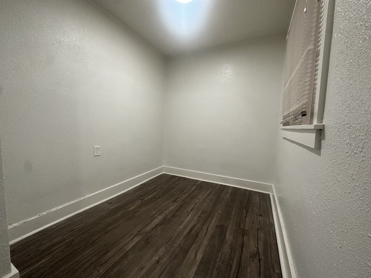 614 E St #9 - Photo 7 of 8
