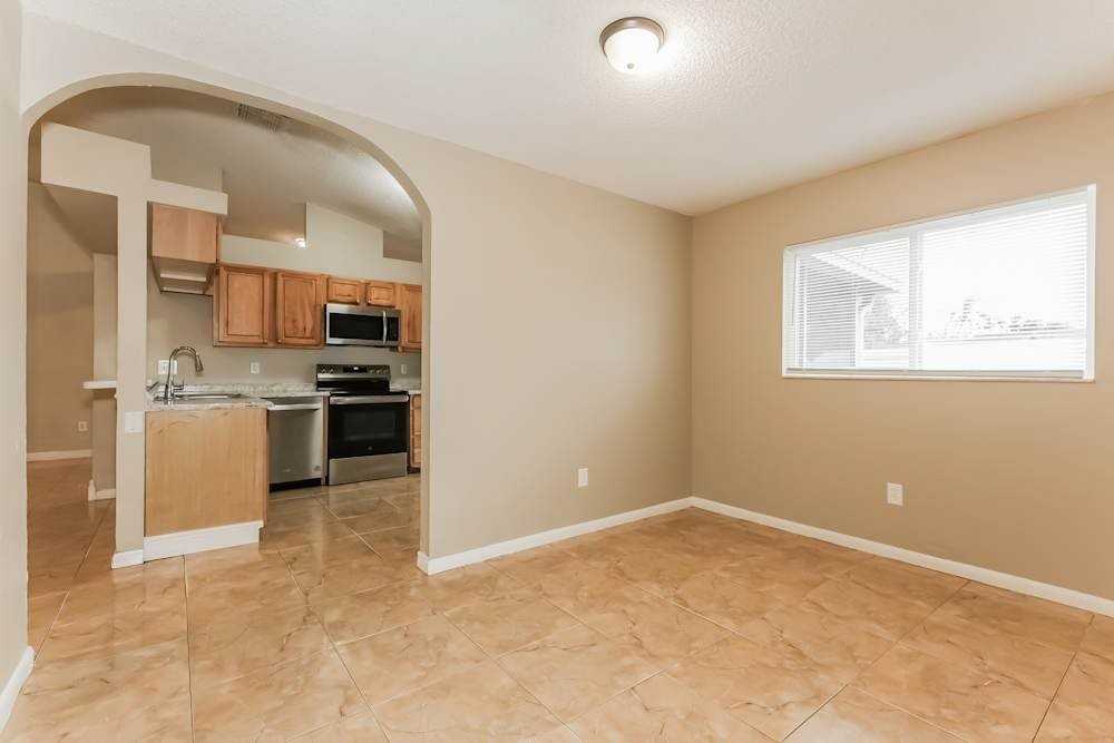 1002 Pinehaven Ct - Photo 2 of 10