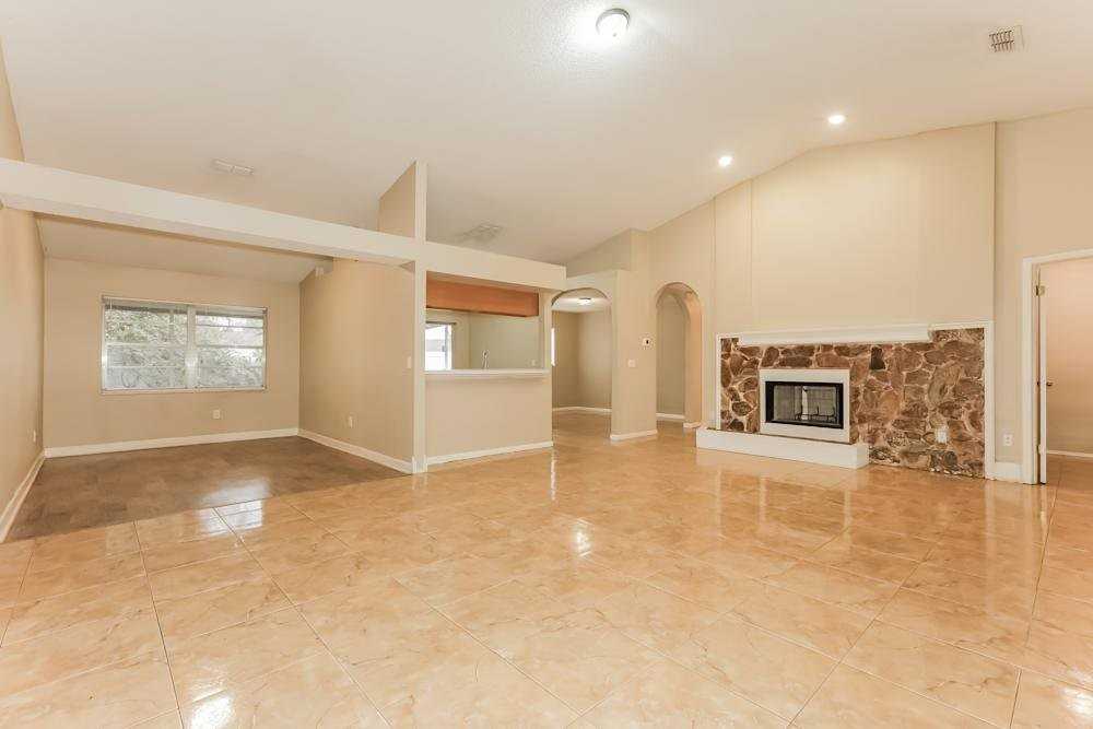 1002 Pinehaven Ct - Photo 4 of 10