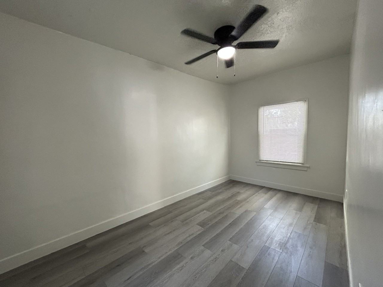 614 E St #4 - Photo 5 of 6