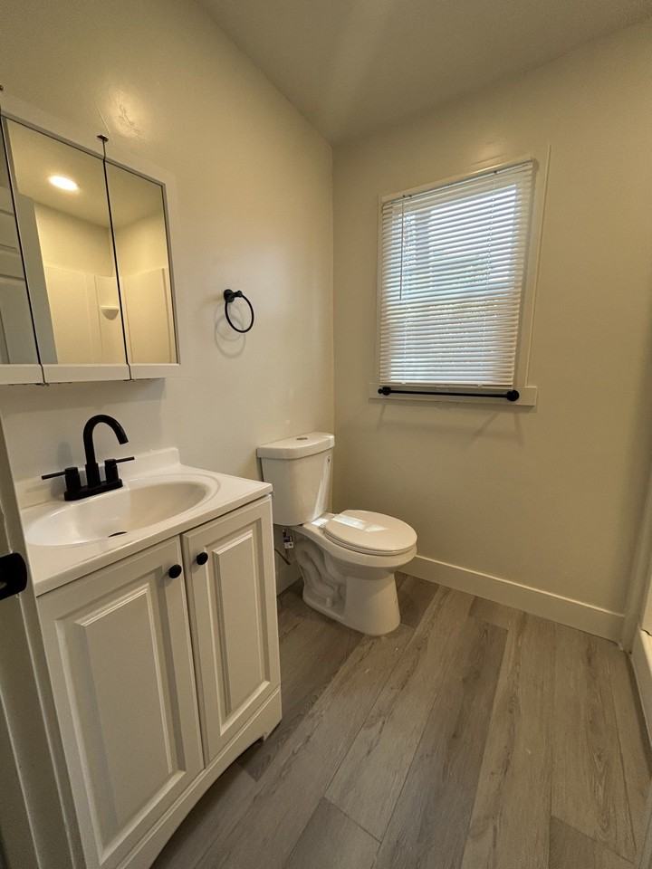 614 E St #4 - Photo 6 of 6