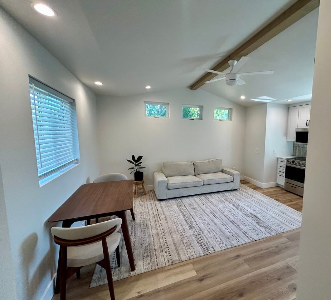 1821 Sola Ct #1823 - Photo 4 of 20