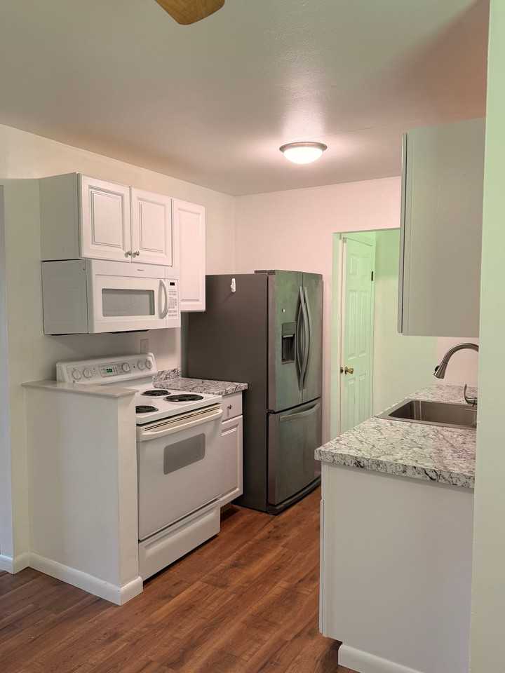 8B Birch Glen Dr #B - Photo 3 of 9