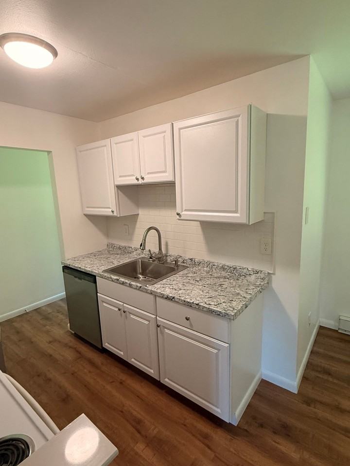 8B Birch Glen Dr #B - Photo 4 of 9