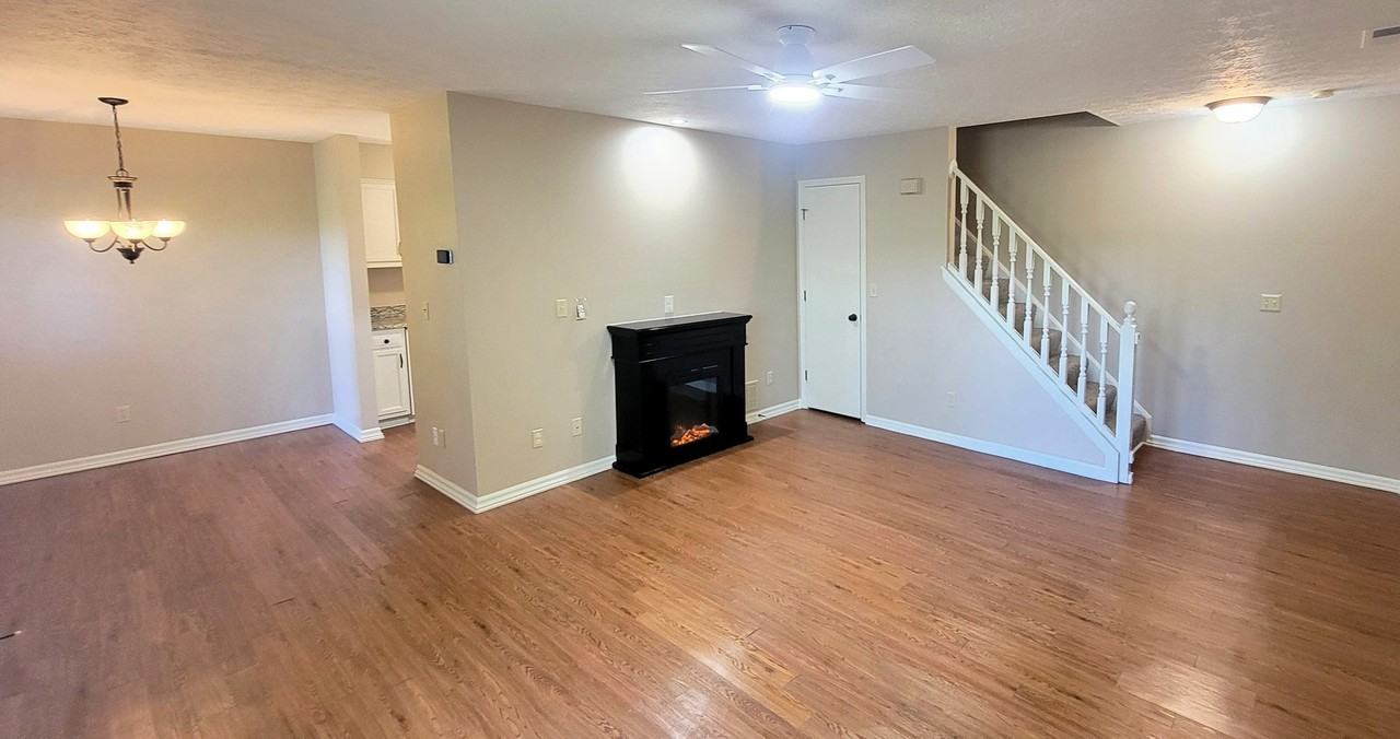 406 Waterside Ave #7 - Photo 3 of 20