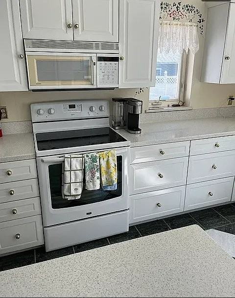 35 Dibiase St - Photo 3 of 20