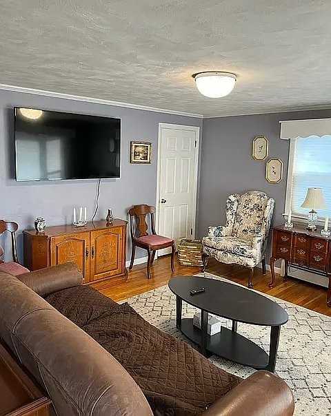 35 Dibiase St - Photo 5 of 20