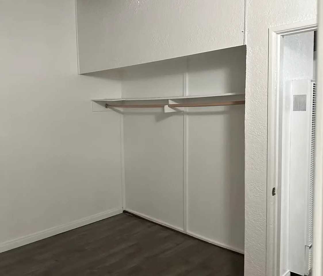 626 66th St - Photo 2 of 10