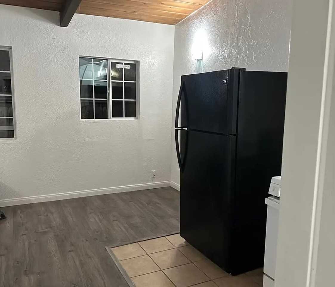 626 66th St - Photo 5 of 10