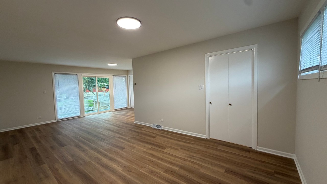 219 N Park Dr - Photo 2 of 13