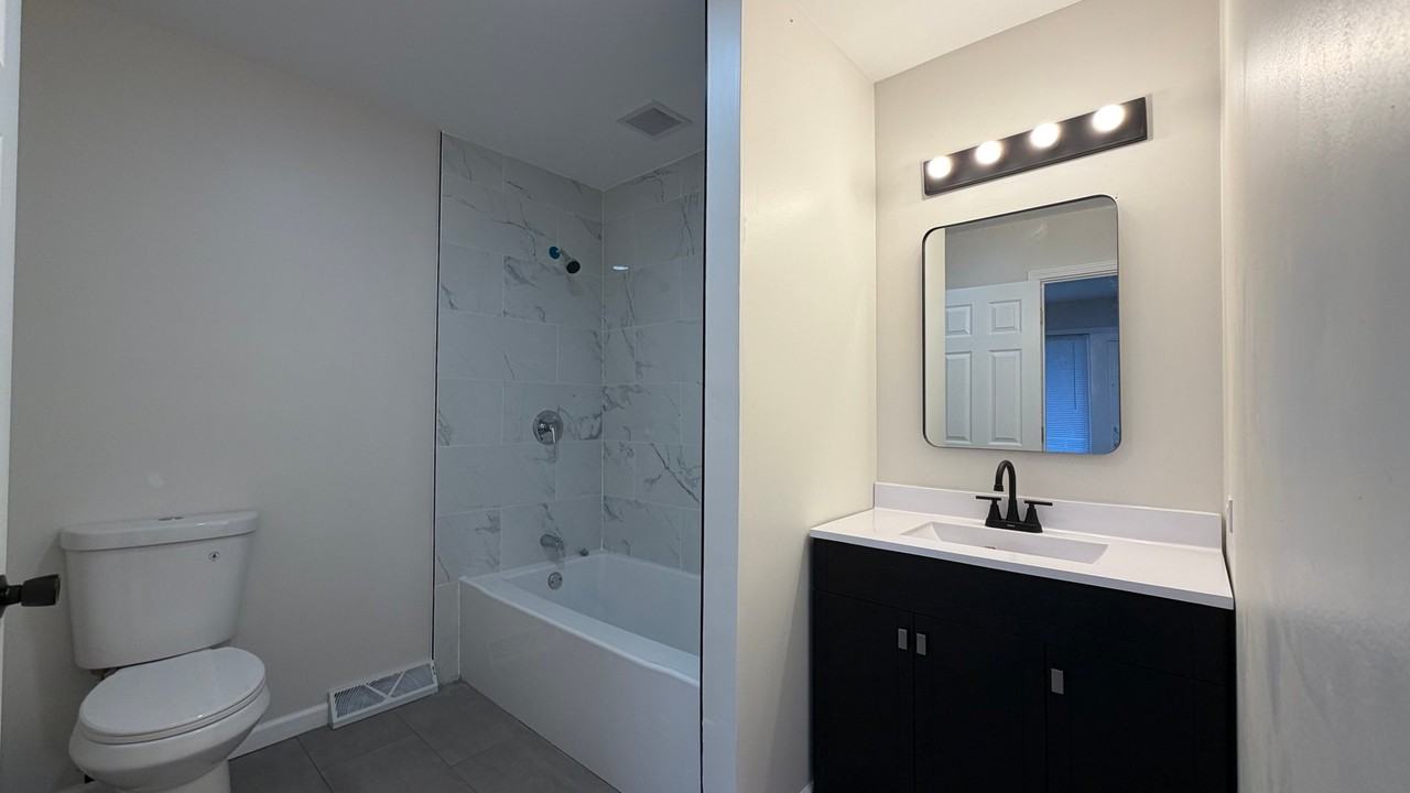 219 N Park Dr - Photo 7 of 13