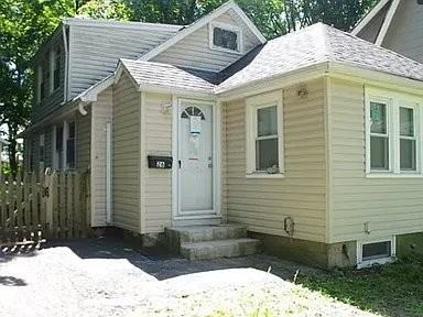 26 Courter Ave - Photo 3 of 5