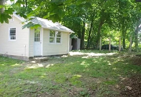 26 Courter Ave - Photo 4 of 5