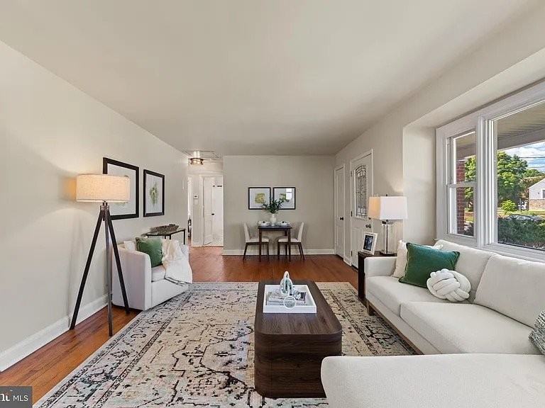 10205 Douglas Ave - Photo 2 of 19
