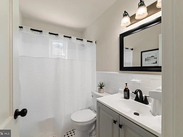 10205 Douglas Ave - Photo 7 of 19