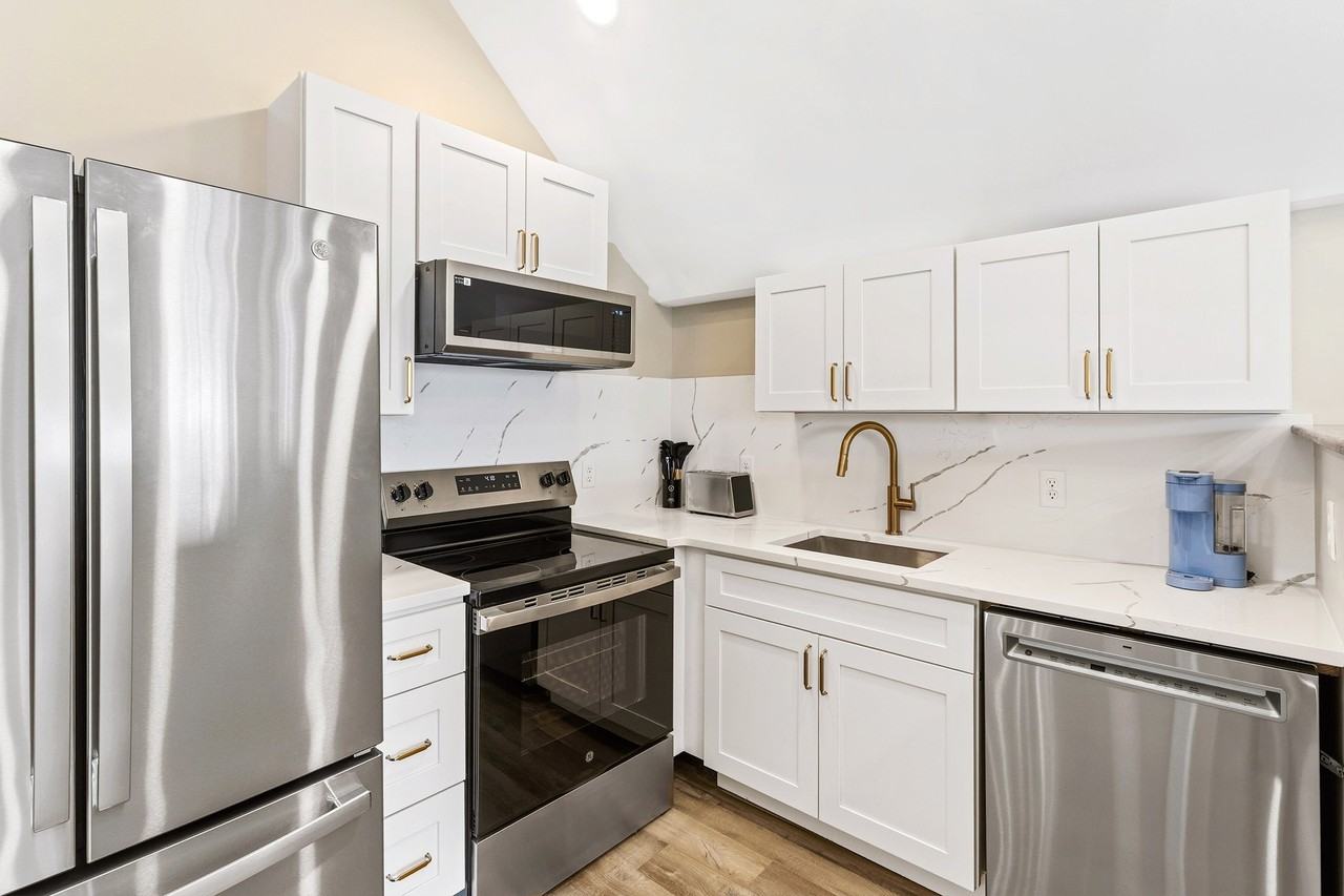 2 M St #UP - Photo 6 of 16