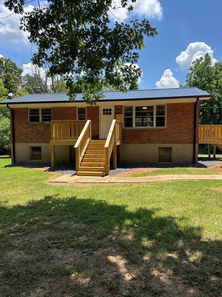 160 Oak Crest Rd - Photo 2 of 19