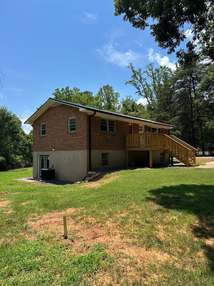 160 Oak Crest Rd - Photo 3 of 19