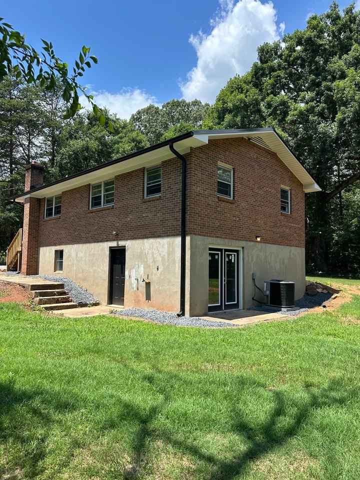 160 Oak Crest Rd - Photo 4 of 19
