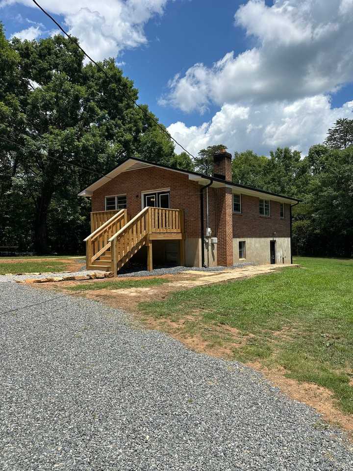 160 Oak Crest Rd - Photo 5 of 19