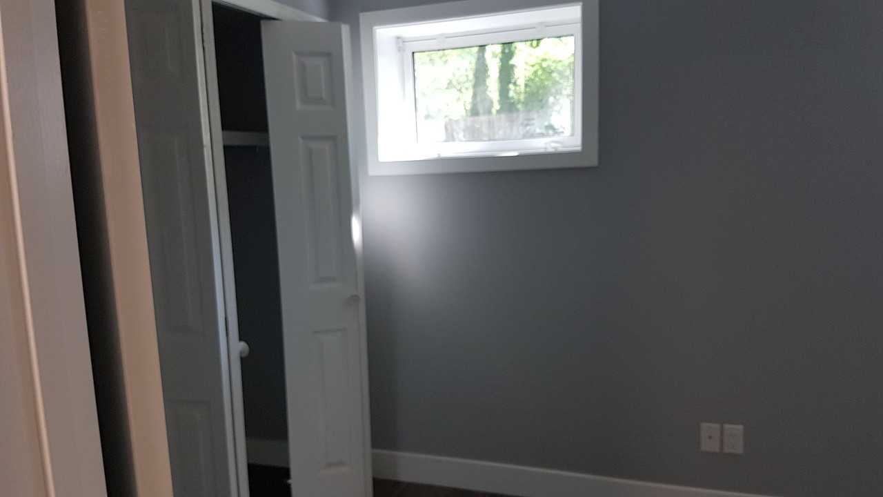 11102 81 Ave Nw - Photo 5 of 9