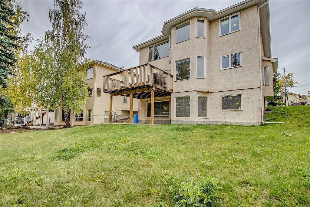 8348 Edgevalley Dr Nw - Photo 3 of 21